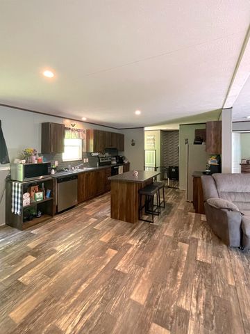 599 New Hope Rd, Celina, TN 38551