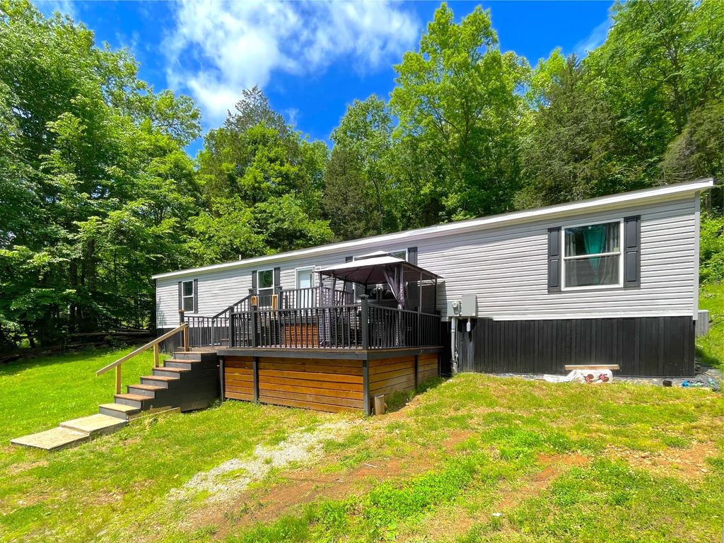 599 New Hope Rd, Celina, TN 38551