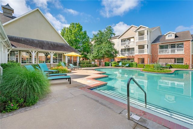 4261 NE Meadow Creek Circle 207, Fayetteville, AR 72703
