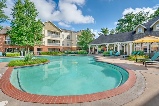 4261 NE Meadow Creek Circle 207, Fayetteville, AR 72703