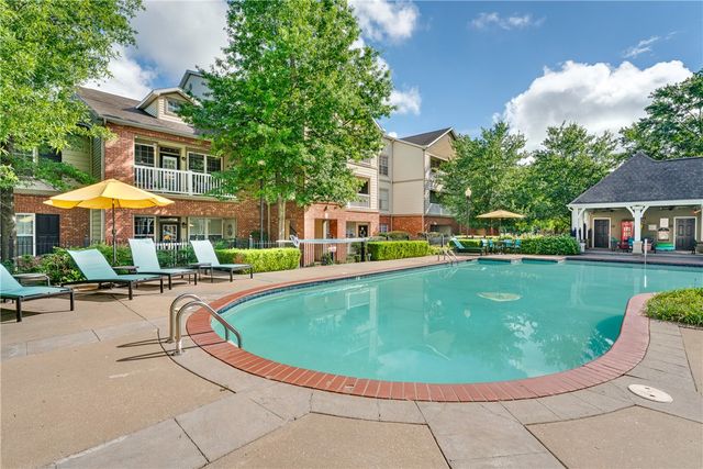 4261 NE Meadow Creek Circle 207, Fayetteville, AR 72703