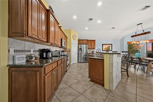 2720 Westview DR, Canyon Lake, TX 78133