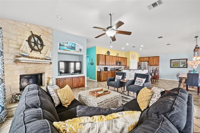 2720 Westview DR, Canyon Lake, TX 78133