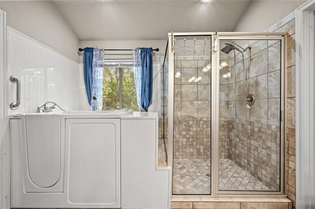 2720 Westview DR, Canyon Lake, TX 78133