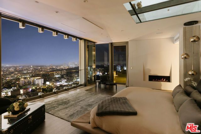 1302 Collingwood Place, West Hollywood, CA 90069