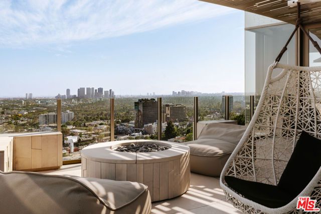 1302 Collingwood Place, West Hollywood, CA 90069