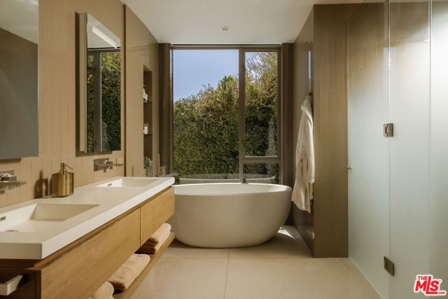 1302 Collingwood Place, West Hollywood, CA 90069