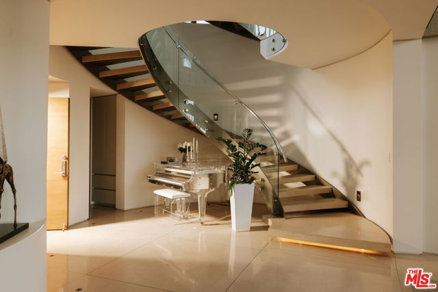1302 Collingwood Place, West Hollywood, CA 90069