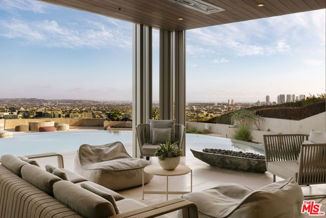 1302 Collingwood Place, West Hollywood, CA 90069