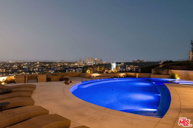1302 Collingwood Place, West Hollywood, CA 90069
