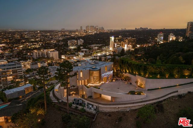 1302 Collingwood Place, West Hollywood, CA 90069