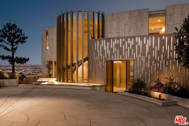 1302 Collingwood Place, West Hollywood, CA 90069