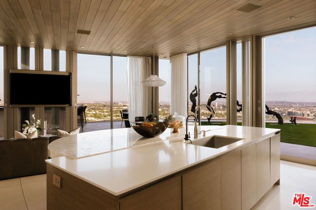 1302 Collingwood Place, West Hollywood, CA 90069