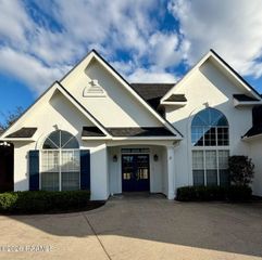 9 Steamboat Bend, New Iberia, LA 70563