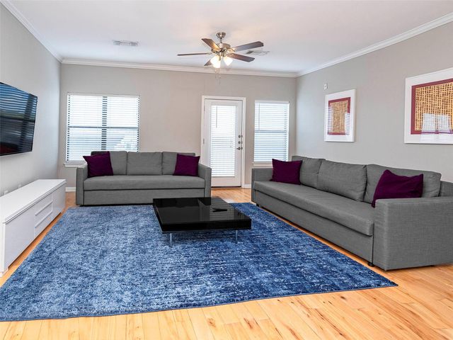 2502 Leon ST 200, Austin, TX 78705