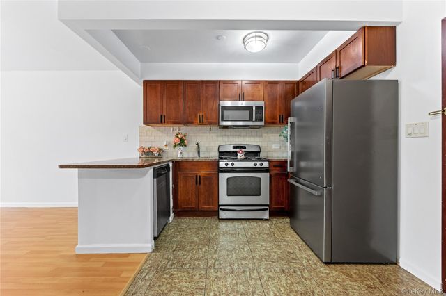 71-33 162nd Street 3F, Fresh Meadows, NY 11365