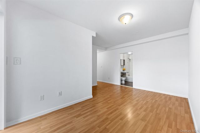 71-33 162nd Street 3F, Fresh Meadows, NY 11365