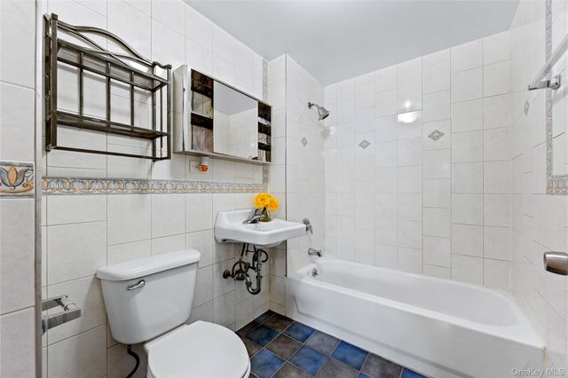 71-33 162nd Street 3F, Fresh Meadows, NY 11365
