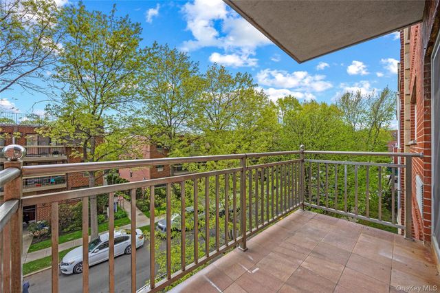71-33 162nd Street 3F, Fresh Meadows, NY 11365