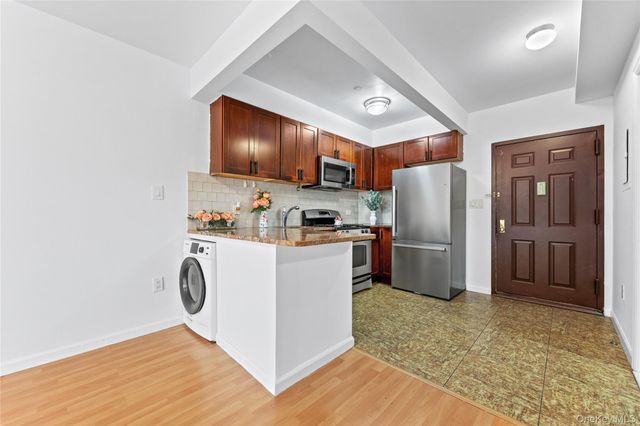 71-33 162nd Street 3F, Fresh Meadows, NY 11365