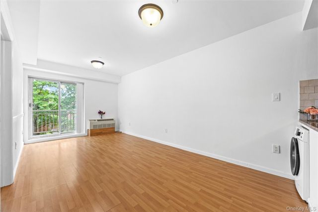 71-33 162nd Street 3F, Fresh Meadows, NY 11365