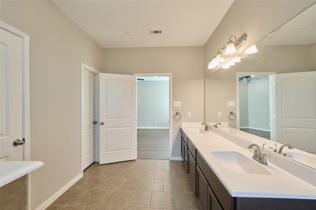 12635 Lake Shore Drive, Montgomery, TX 77356