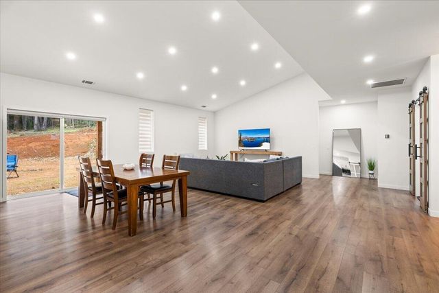 425 Bonnie Lane, Grants Pass, OR 97527