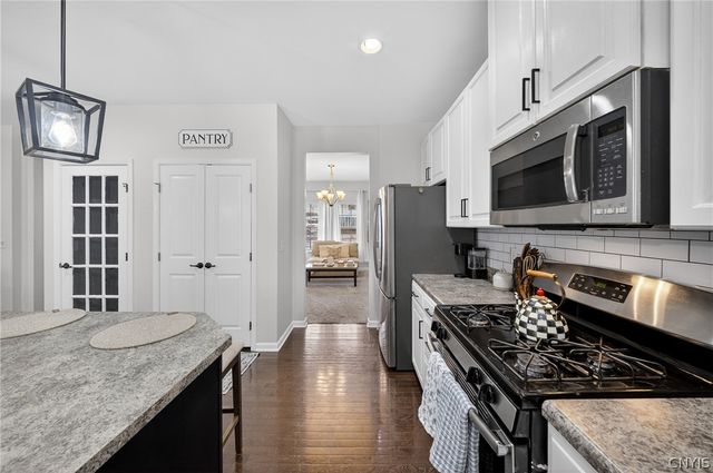 8524 Mcnamara Drive, Clay, NY 13041