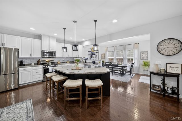 8524 Mcnamara Drive, Clay, NY 13041