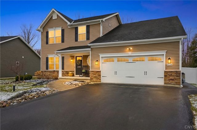 8524 Mcnamara Drive, Clay, NY 13041