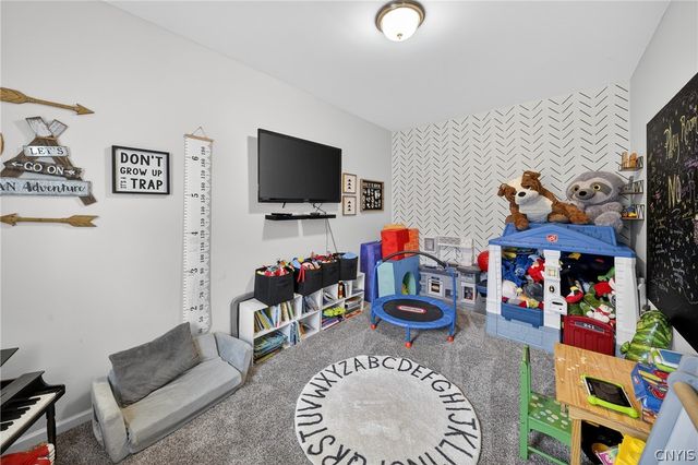 8524 Mcnamara Drive, Clay, NY 13041