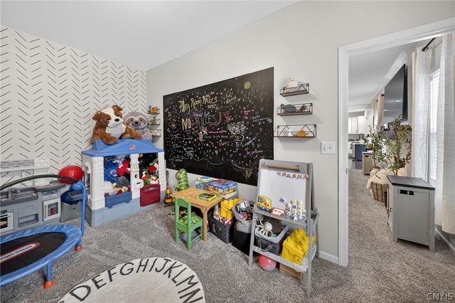 8524 Mcnamara Drive, Clay, NY 13041