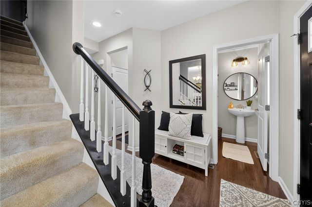 8524 Mcnamara Drive, Clay, NY 13041