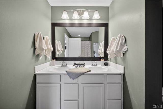 8524 Mcnamara Drive, Clay, NY 13041