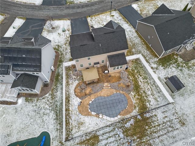 8524 Mcnamara Drive, Clay, NY 13041