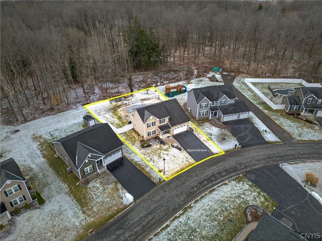 8524 Mcnamara Drive, Clay, NY 13041
