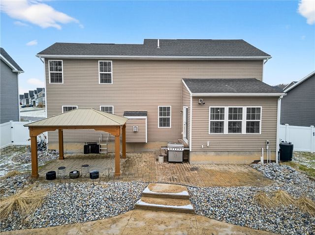 8524 Mcnamara Drive, Clay, NY 13041