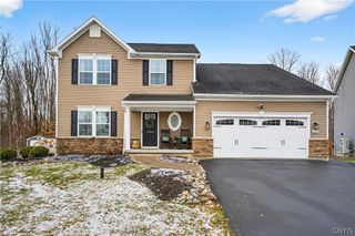8524 Mcnamara Drive, Clay, NY 13041