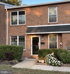 2012 HARBOUR DR, Palmyra, NJ 08065