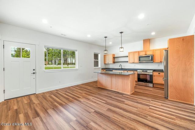 50 Carnelian Ave, 102, Ponderay, ID 83852