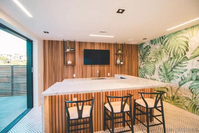 1892 Titus St, San Diego, CA 92110