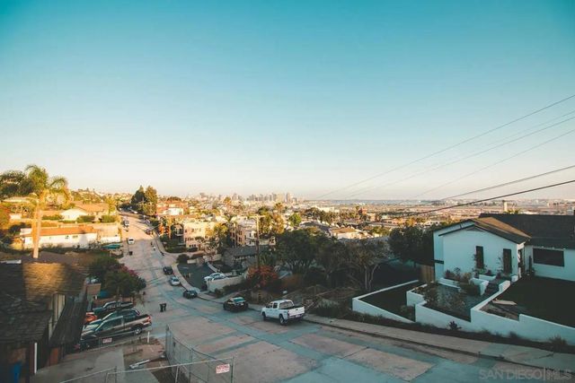 1892 Titus St, San Diego, CA 92110