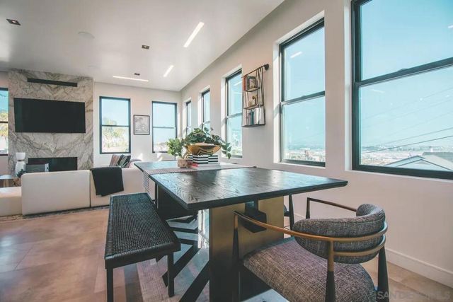 1892 Titus St, San Diego, CA 92110