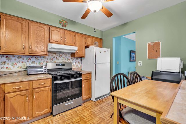 15 Brookfield Court, Toms River, NJ 08757