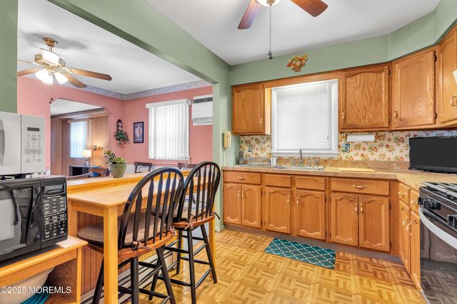 15 Brookfield Court, Toms River, NJ 08757