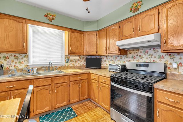 15 Brookfield Court, Toms River, NJ 08757