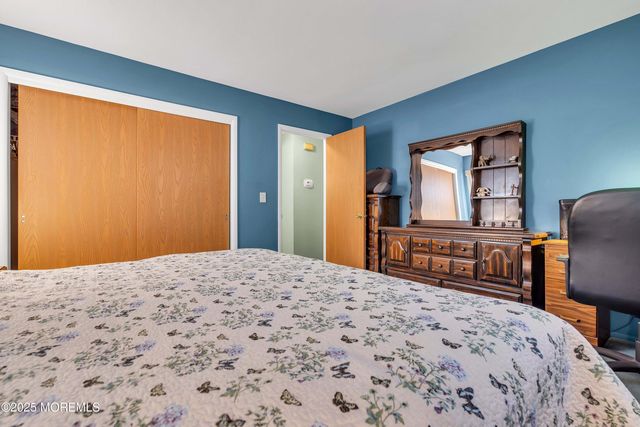 15 Brookfield Court, Toms River, NJ 08757