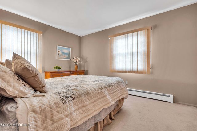 15 Brookfield Court, Toms River, NJ 08757