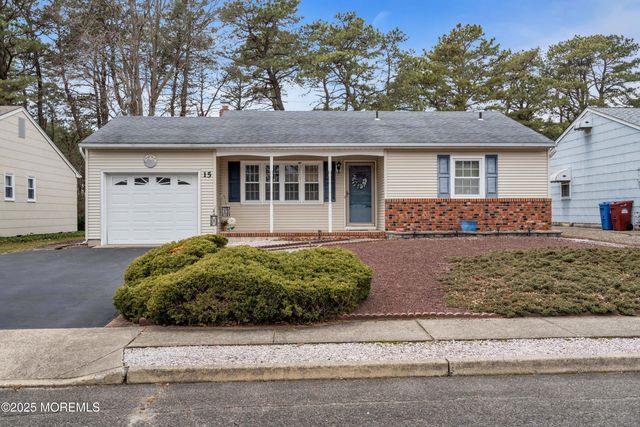 15 Brookfield Court, Toms River, NJ 08757