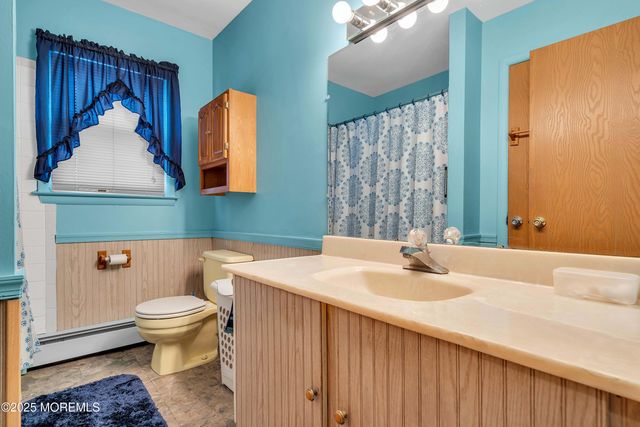 15 Brookfield Court, Toms River, NJ 08757